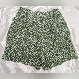 H&M Women's US 14 M/L High Rise Spring Green Culotte Shorts w/ Floral Pattern